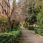 Auditorium Elegant Flat In The Park *